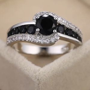 NEW 925 silver plated band black sapphire set in prongs surrounded by smaller